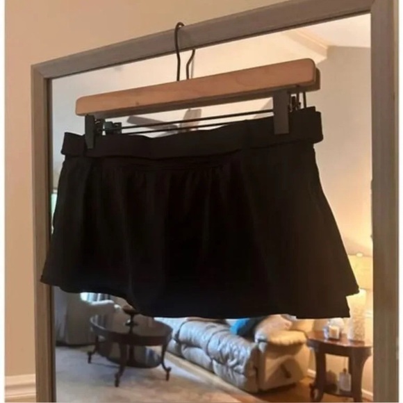 Nike Swim Shorts Size 10 Versatile Black Shorts with Adjustable Waist - Picture 3 of 6